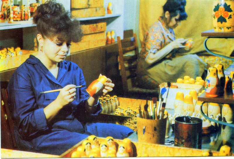  В цеху фабрики сувениров